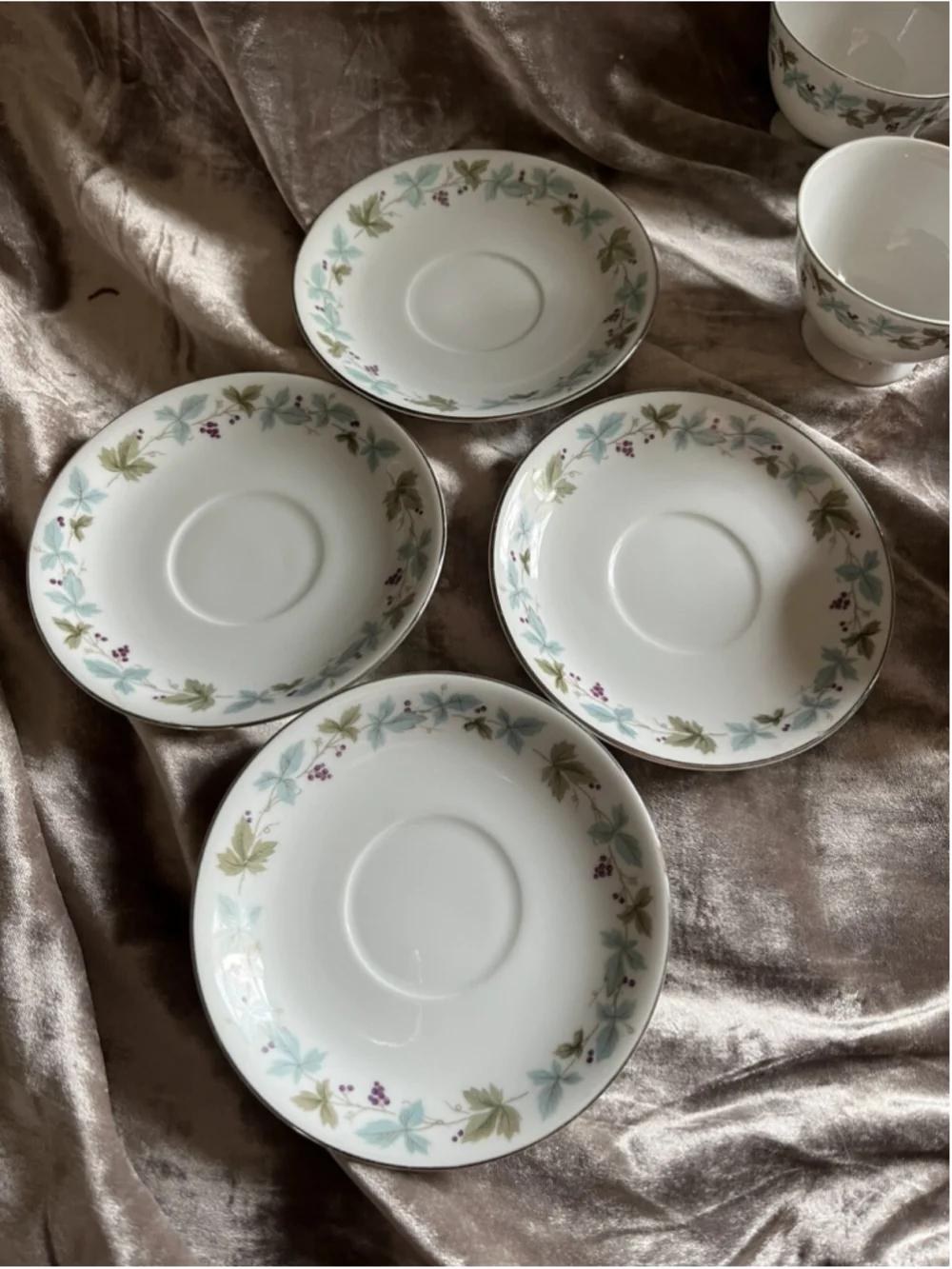 6 Vintage Fine China Japan 6701 Grape Pattern Cups & Saucers. 4 Sets plus 2 cups
